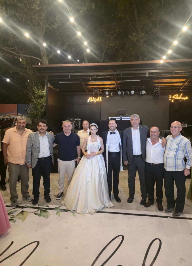 GENÇ ÇİFTİMİZE BİR ÖMÜR BOYU MUTLULUKLAR DİLERİZ