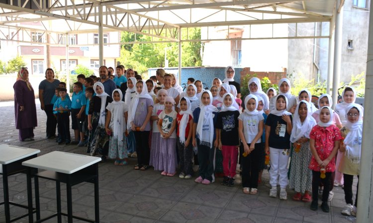 KUR'AN KURSU ÖĞRENCİLERİNE ANLAMLI ZİYARET VE HEDİYELER! 