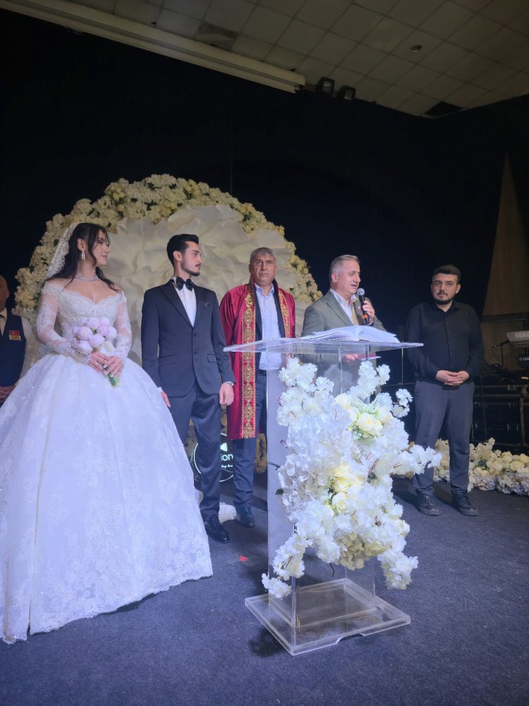 GENÇ ÇİFTİMİZE BİR ÖMÜR BOYU MUTLULUKLAR DİLERİZ