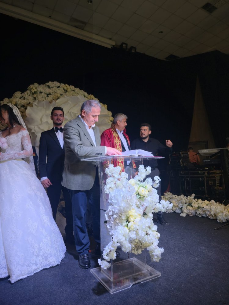 GENÇ ÇİFTİMİZE BİR ÖMÜR BOYU MUTLULUKLAR DİLERİZ