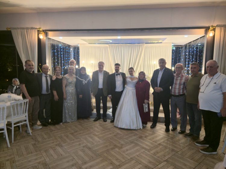 GENÇ ÇİFTİMİZE BİR ÖMÜR BOYU MUTLULUKLAR DİLERİZ