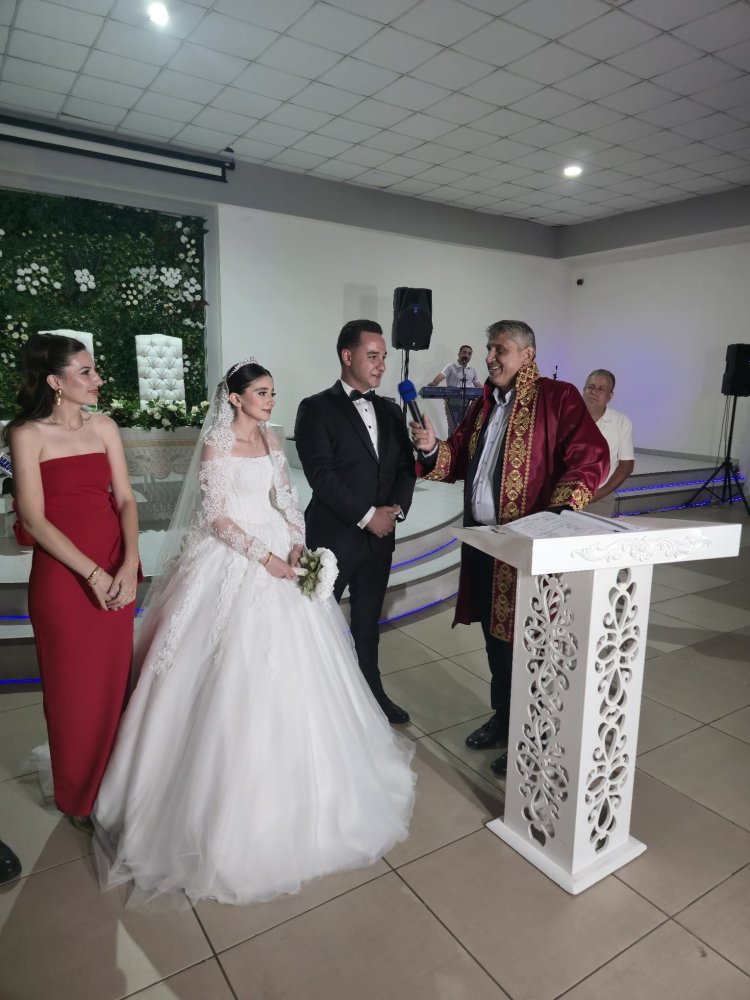 GENÇ ÇİFTİMİZE BİR ÖMÜR BOYU MUTLULUKLAR DİLERİZ
