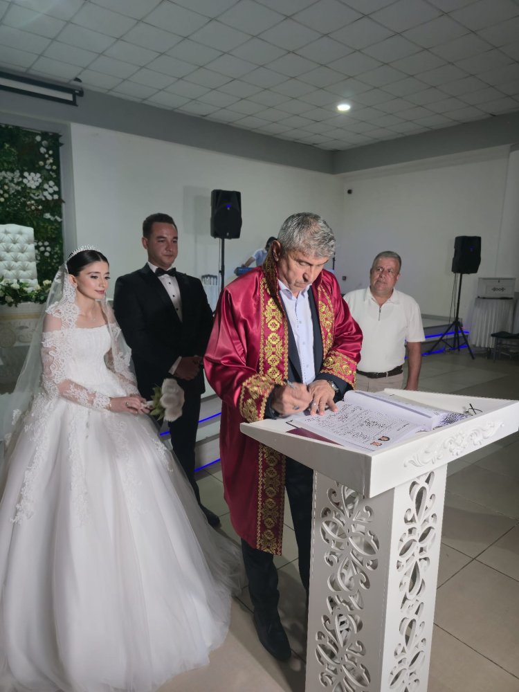 GENÇ ÇİFTİMİZE BİR ÖMÜR BOYU MUTLULUKLAR DİLERİZ