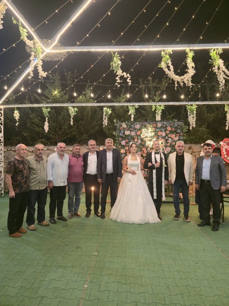 GENÇ ÇİFTİMİZE BİR ÖMÜR BOYU MUTLULUKLAR DİLERİZ