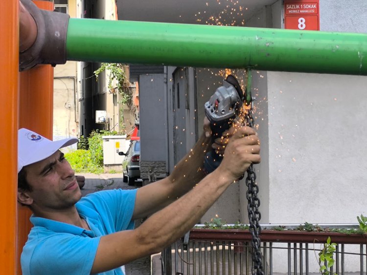 PARKLARIMIZDA BAKIM VE ONARIM ÇALIŞMALARI ARALIKSIZ OLARAK DEVAM EDİYOR...