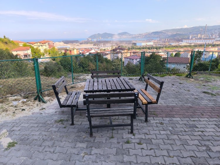 BELDEMİZDE BULUNAN MASA SANDALYELERİMİZDE BAKIM ONARIM ÇALIŞMALARI ARALIKSIZ OLARAK DEVAM EDİYOR...