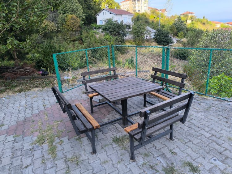 BELDEMİZDE BULUNAN MASA SANDALYELERİMİZDE BAKIM ONARIM ÇALIŞMALARI ARALIKSIZ OLARAK DEVAM EDİYOR...