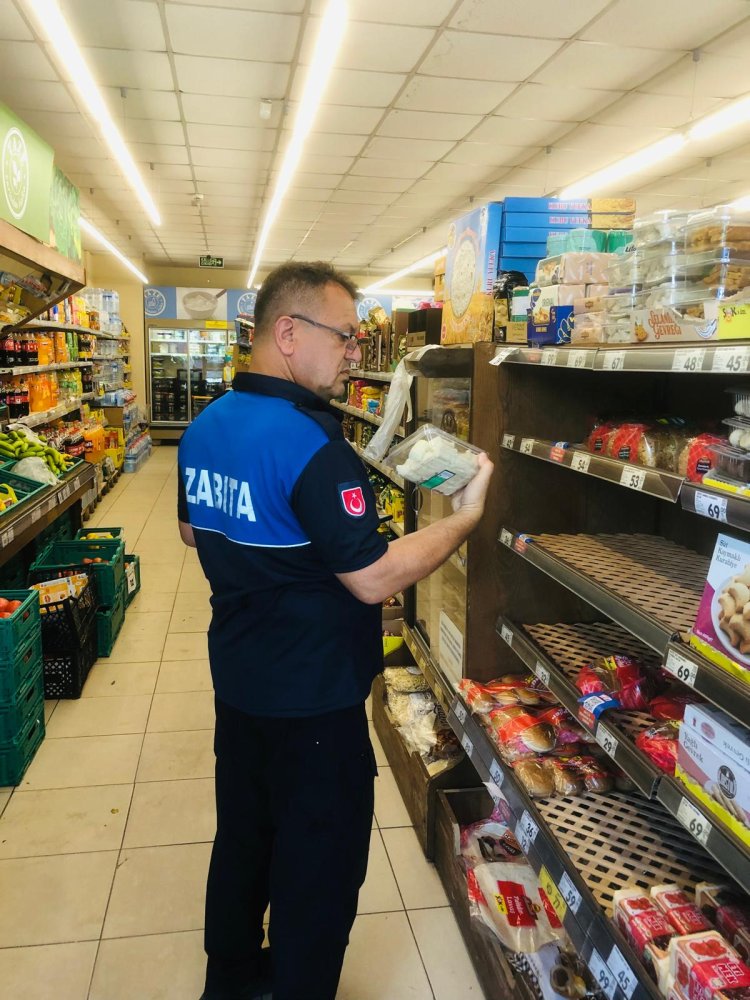 ZABITA EKİPLERİMİZDEN MARKET DENETİMİ ARALIKSIZ OLARAK DEVAM EDİYOR...