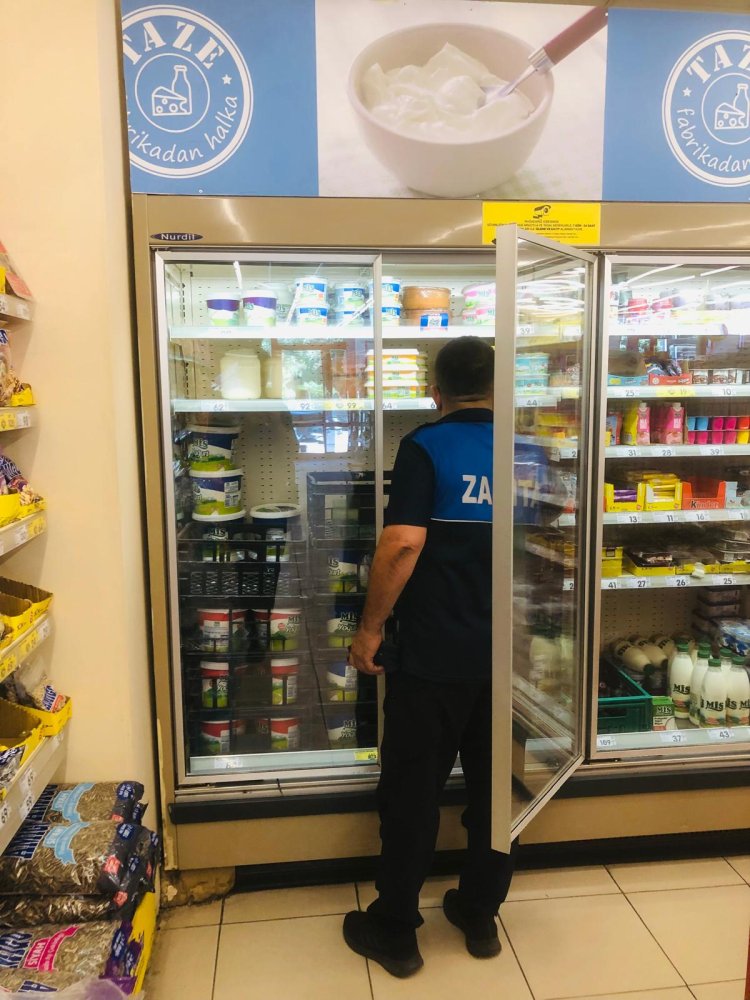 ZABITA EKİPLERİMİZDEN MARKET DENETİMİ ARALIKSIZ OLARAK DEVAM EDİYOR...