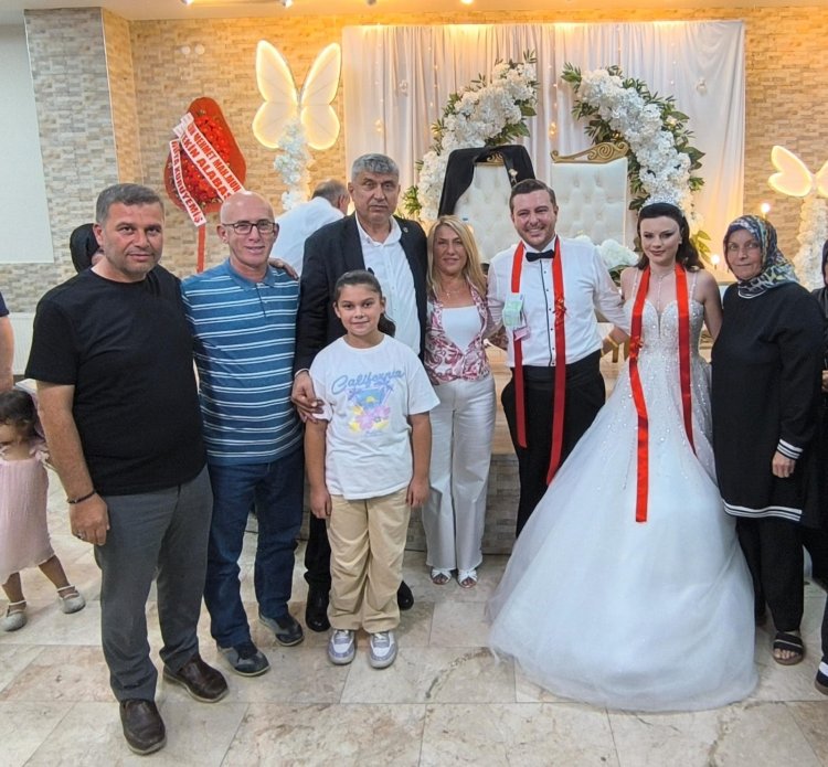 GENÇ ÇİFTİMİZE BİR ÖMÜR BOYU MUTLULUKLAR DİLERİZ