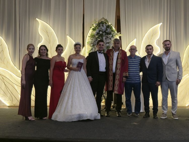 GENÇ ÇİFTİMİZE BİR ÖMÜR BOYU MUTLULUKLAR DİLERİZ