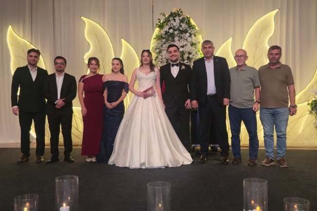 GENÇ ÇİFTİMİZE BİR ÖMÜR BOYU MUTLULUKLAR DİLERİZ