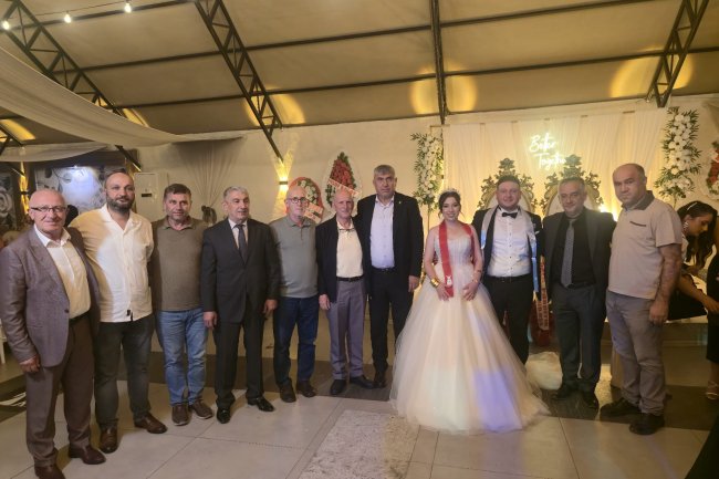 GENÇ ÇİFTİMİZE BİR ÖMÜR BOYU MUTLULUKLAR DİLERİZ