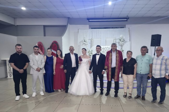 GENÇ ÇİFTİMİZE BİR ÖMÜR BOYU MUTLULUKLAR DİLERİZ