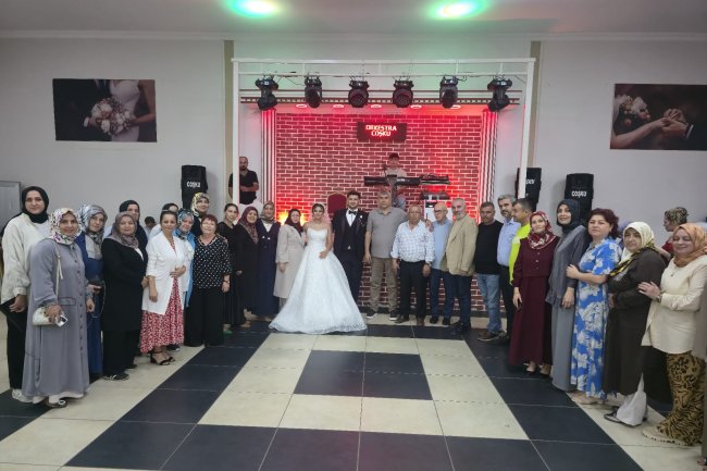 GENÇ ÇİFTİMİZE BİR ÖMÜR BOYU MUTLULUKLAR DİLERİZ