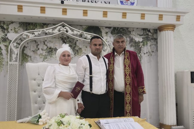 GENÇ ÇİFTİMİZE BİR ÖMÜR BOYU MUTLULUKLAR DİLERİZ