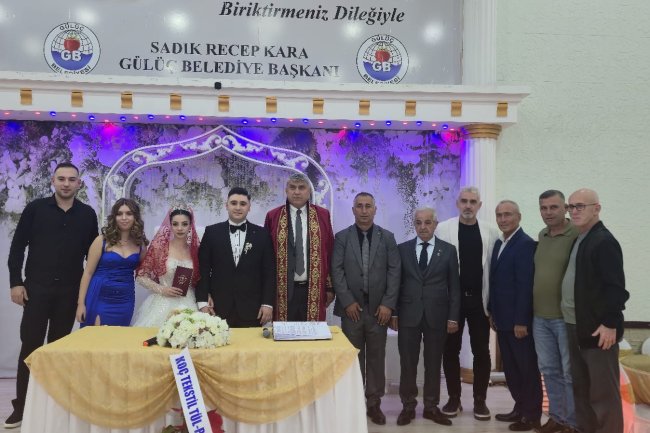 GENÇ ÇİFTİMİZE BİR ÖMÜR BOYU MUTLULUKLAR DİLERİZ