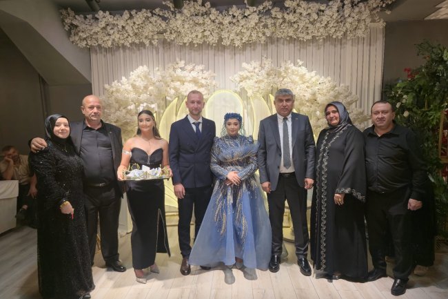 GENÇ ÇİFTİMİZE BİR ÖMÜR BOYU MUTLULUKLAR DİLERİZ