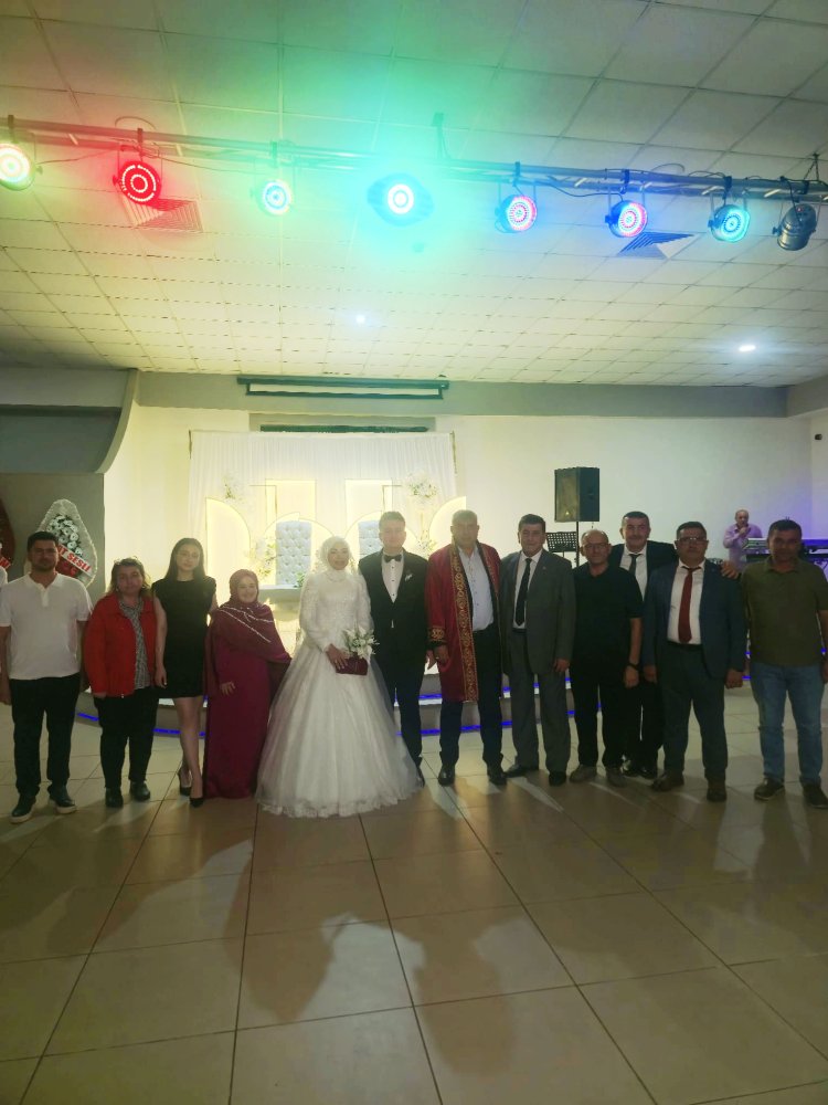 GENÇ ÇİFTİMİZE BİR ÖMÜR BOYU MUTLULUKLAR DİLERİZ