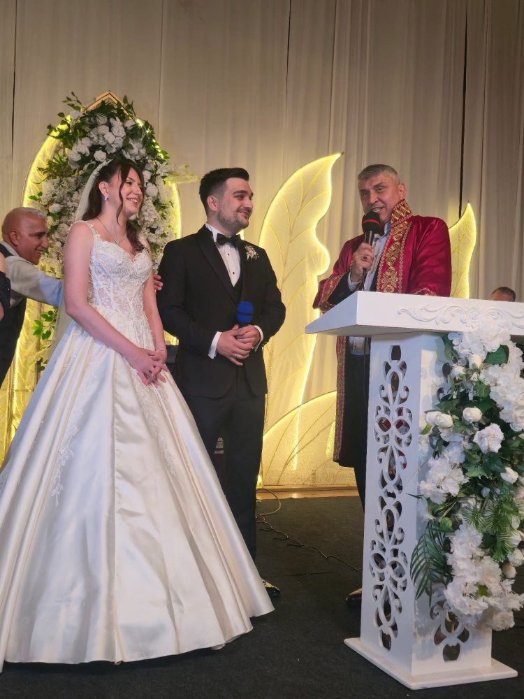 GENÇ ÇİFTİMİZE BİR ÖMÜR BOYU MUTLULUKLAR DİLERİZ