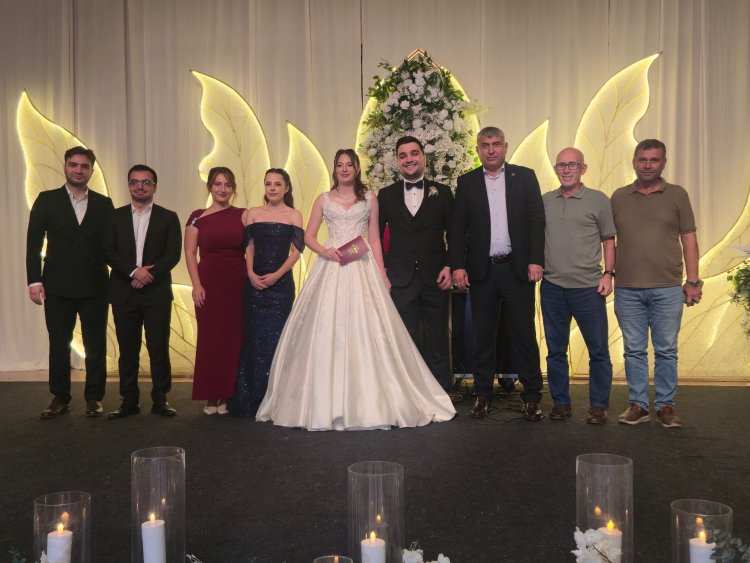 GENÇ ÇİFTİMİZE BİR ÖMÜR BOYU MUTLULUKLAR DİLERİZ