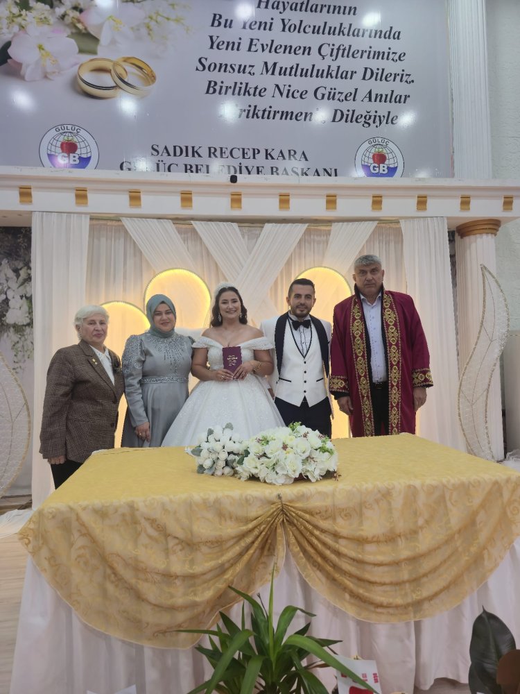 GENÇ ÇİFTİMİZE BİR ÖMÜR BOYU MUTLULUKLAR DİLERİZ