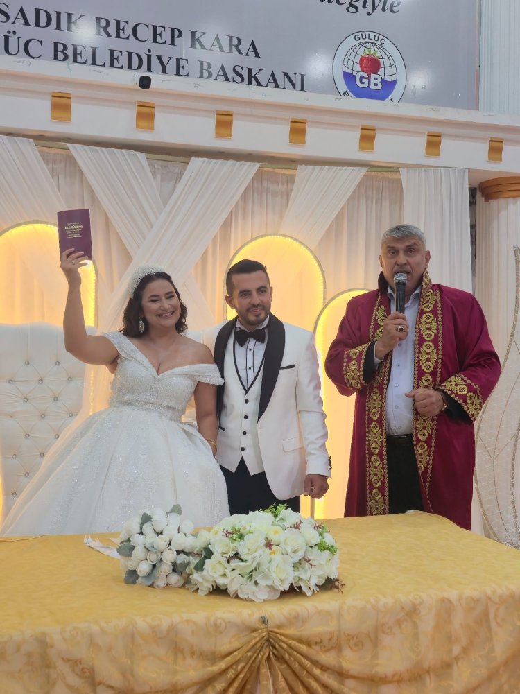 GENÇ ÇİFTİMİZE BİR ÖMÜR BOYU MUTLULUKLAR DİLERİZ