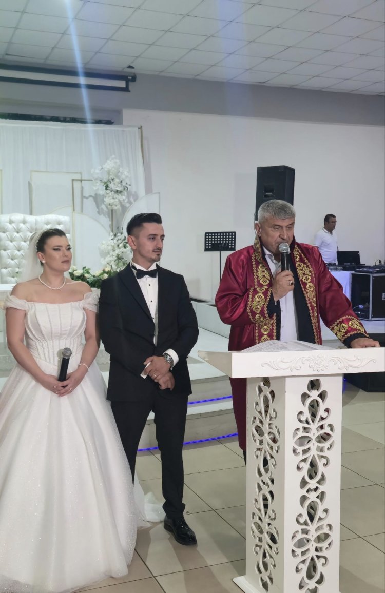 GENÇ ÇİFTİMİZE BİR ÖMÜR BOYU MUTLULUKLAR DİLERİZ
