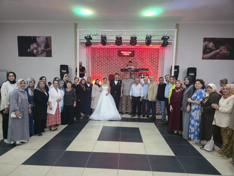GENÇ ÇİFTİMİZE BİR ÖMÜR BOYU MUTLULUKLAR DİLERİZ