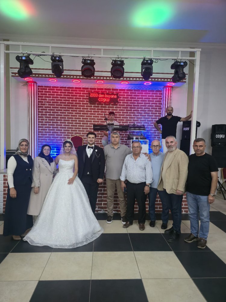 GENÇ ÇİFTİMİZE BİR ÖMÜR BOYU MUTLULUKLAR DİLERİZ