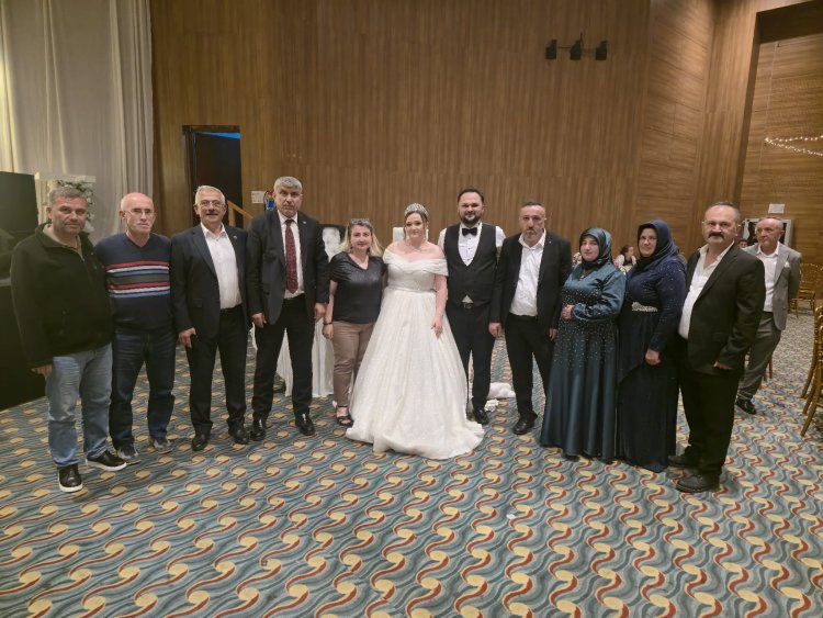 GENÇ ÇİFTİMİZE BİR ÖMÜR BOYU MUTLULUKLAR DİLERİZ