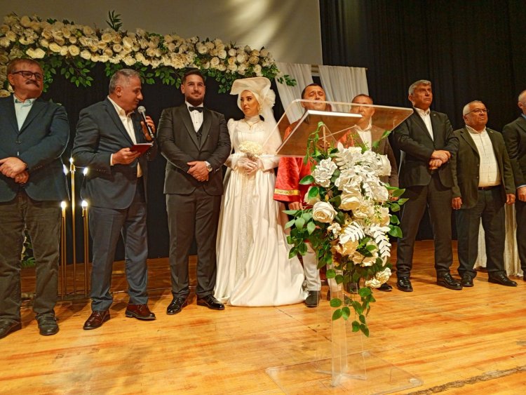 GENÇ ÇİFTİMİZE BİR ÖMÜR BOYU MUTLULUKLAR DİLERİZ