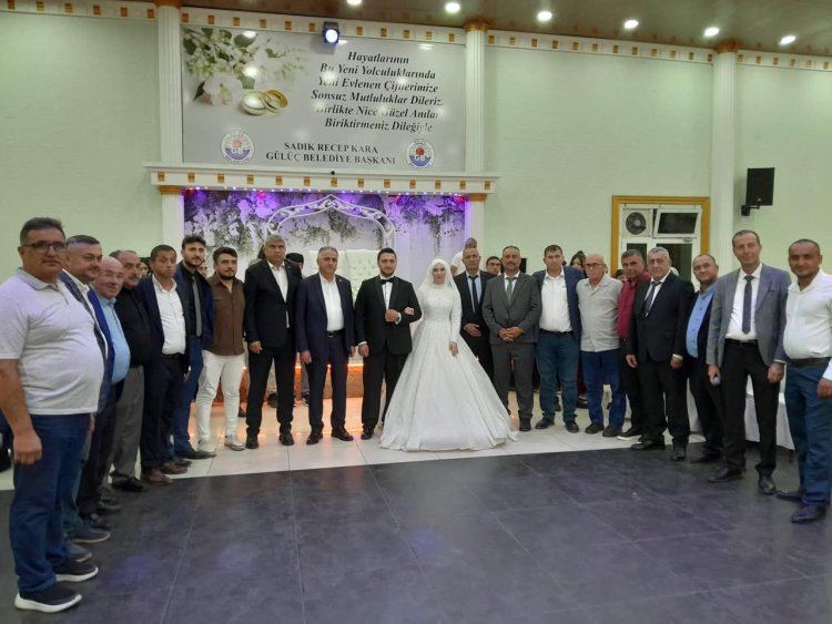GENÇ ÇİFTİMİZE BİR ÖMÜR BOYU MUTLULUKLAR DİLERİZ
