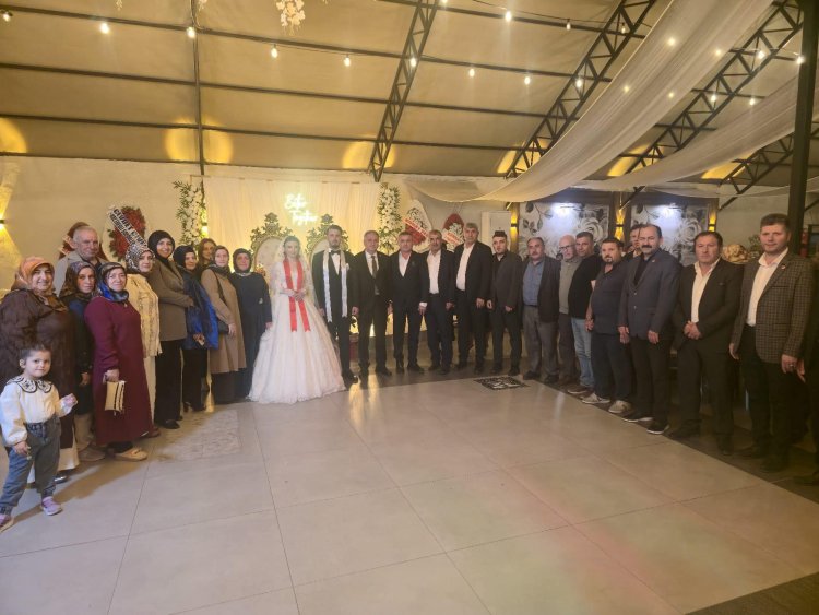 GENÇ ÇİFTİMİZE BİR ÖMÜR BOYU MUTLULUKLAR DİLERİZ