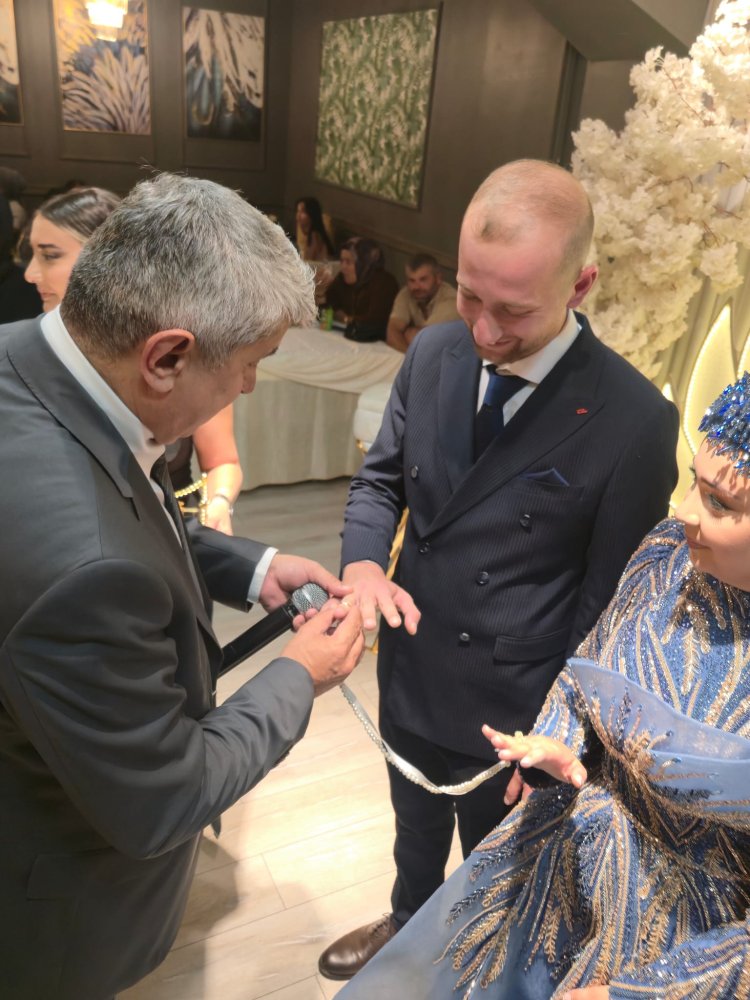 GENÇ ÇİFTİMİZE BİR ÖMÜR BOYU MUTLULUKLAR DİLERİZ