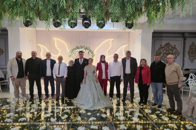 GENÇ ÇİFTİMİZE BİR ÖMÜR BOYU MUTLULUKLAR DİLERİZ