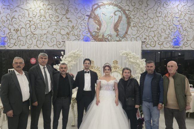 GENÇ ÇİFTİMİZE BİR ÖMÜR BOYU MUTLULUKLAR DİLERİZ
