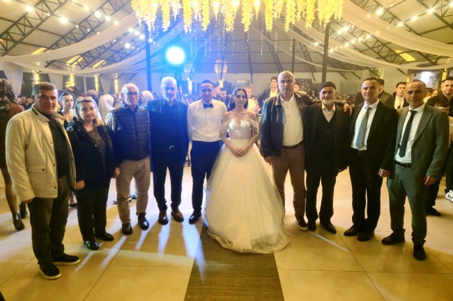 GENÇ ÇİFTİMİZE BİR ÖMÜR BOYU MUTLULUKLAR DİLERİZ