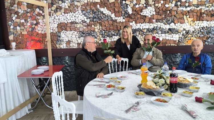 1 EKİM DÜNYA YAŞLILAR GÜNÜ KUTLU OLSUN