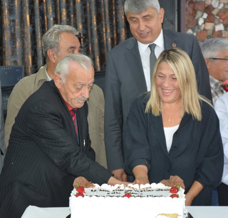 1 EKİM DÜNYA YAŞLILAR GÜNÜ KUTLU OLSUN