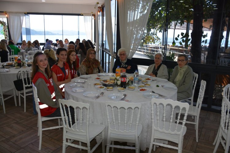 1 EKİM DÜNYA YAŞLILAR GÜNÜ KUTLU OLSUN