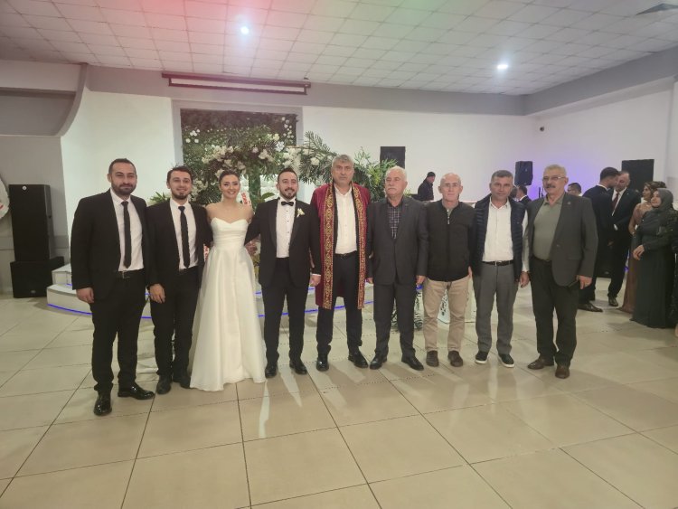 GENÇ ÇİFTİMİZE BİR ÖMÜR BOYU MUTLULUKLAR DİLERİZ