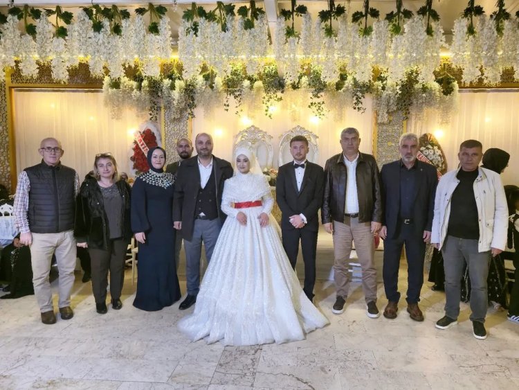 GENÇ ÇİFTİMİZE BİR ÖMÜR BOYU MUTLULUKLAR DİLERİZ