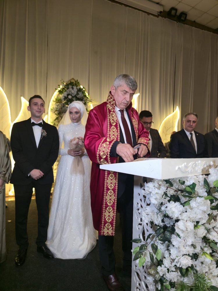 GENÇ ÇİFTİMİZE BİR ÖMÜR BOYU MUTLULUKLAR DİLERİZ