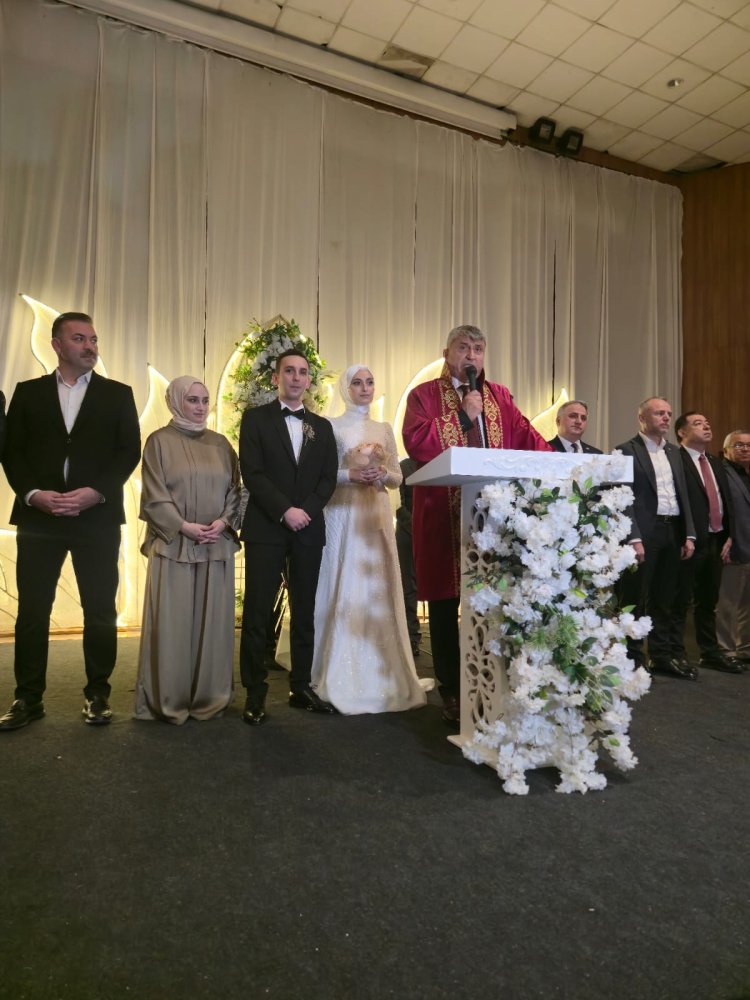 GENÇ ÇİFTİMİZE BİR ÖMÜR BOYU MUTLULUKLAR DİLERİZ