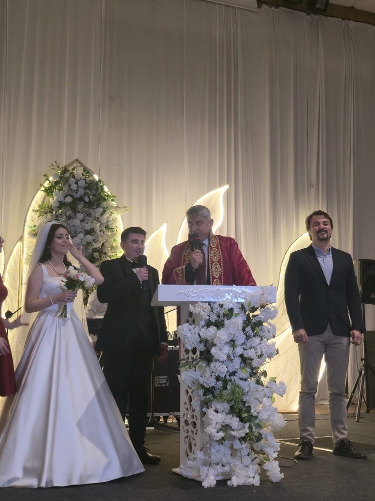 GENÇ ÇİFTİMİZE BİR ÖMÜR BOYU MUTLULUKLAR DİLERİZ