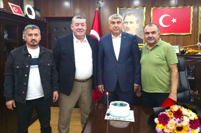 ALAPLI BELEDİYE BAŞKANI NURİ TEKİNDEN DOĞUM GÜNÜ SÜRPRİZİ