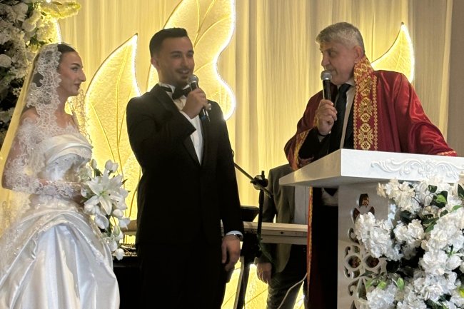 GENÇ ÇİFTİMİZE BİR ÖMÜR BOYU MUTLULUKLAR DİLERİZ