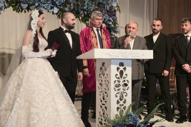 GENÇ ÇİFTİMİZE BİR ÖMÜR BOYU MUTLULUKLAR DİLERİZ