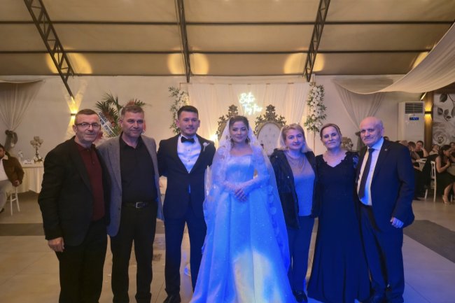 GENÇ ÇİFTİMİZE BİR ÖMÜR BOYU MUTLULUKLAR DİLERİZ